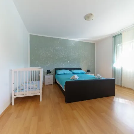 Villa Three Bedroom Holiday Surrounded With Olive Trees - Ae1182