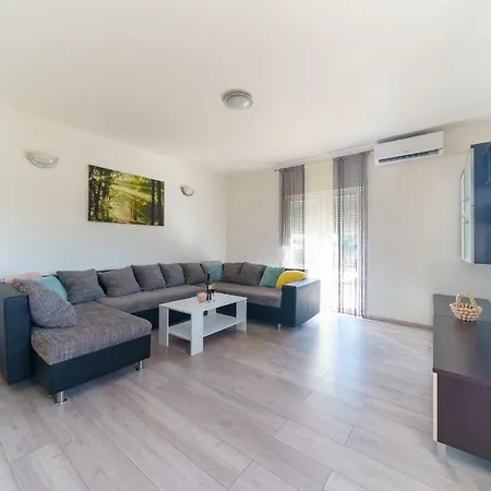 Villa Three Bedroom Holiday Surrounded With Olive Trees - Ae1182